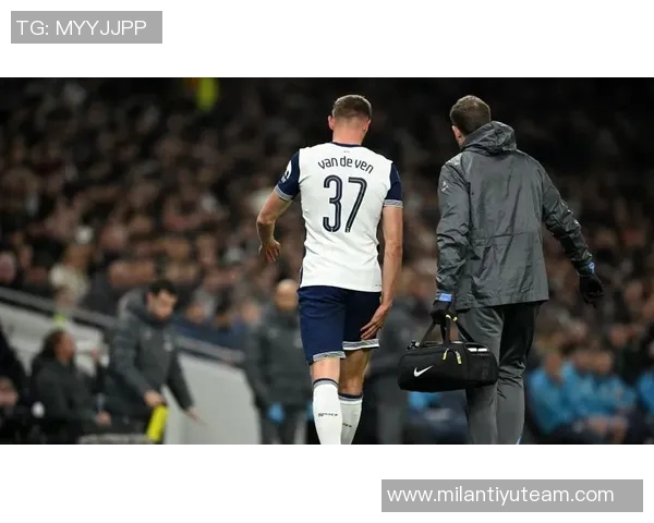 热刺后卫乌多吉在伦敦街头遭经纪人持枪威胁事件引发关注 热刺后卫乌多吉在伦敦街头遭经纪人持枪威胁事件引发关注