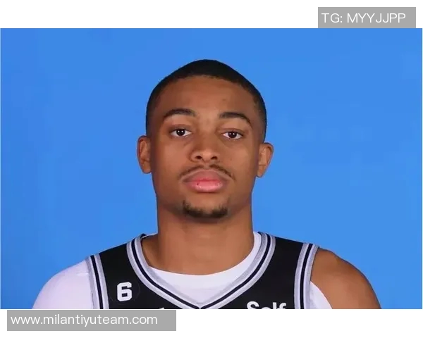 凯尔登约翰逊表现平平12分1板1助外线手感不佳三分球未能命中