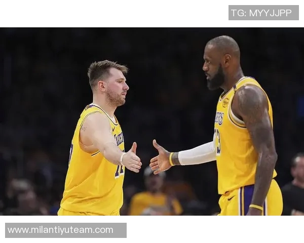 东契奇赞詹姆斯成就独一无二41岁背靠背轰准三双再创辉煌 东契奇赞詹姆斯成就独一无二41岁背靠背轰准三双再创辉煌